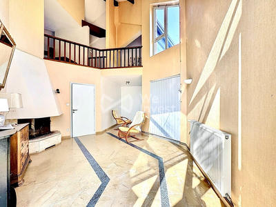 Maison - 230 m² - 16 pièces