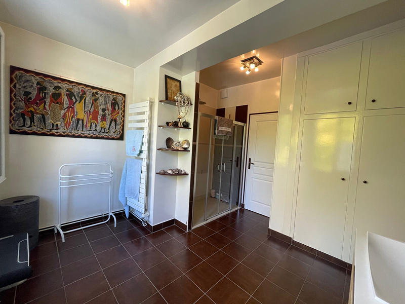 Maison - 295 m² - 10 pièces