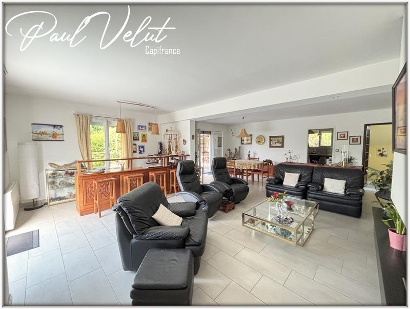 Maison - 235 m² - 9 pièces