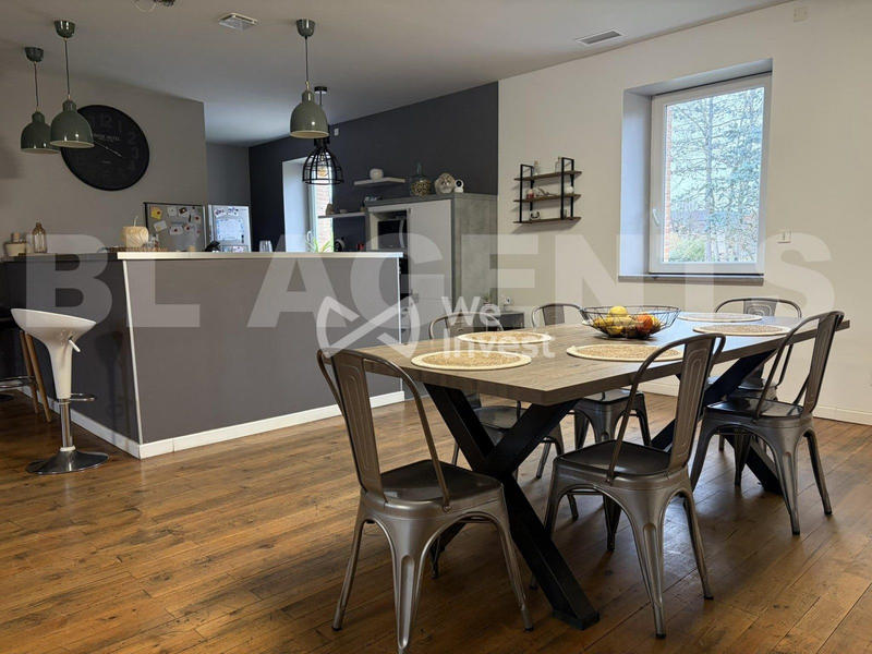 Maison - 300 m² - 6 pièces