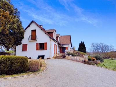 Maison - 160 m² - 8 pièces