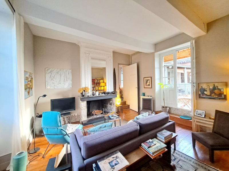 Maison - 245 m² - 9 pièces