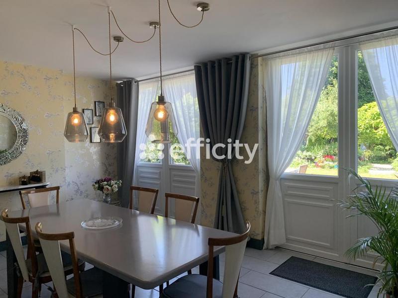 Maison - 220 m² - 7 pièces