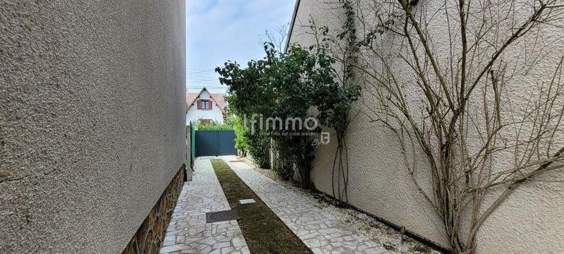 Maison - 177 m² - 8 pièces