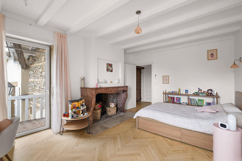 Maison - 270 m² - 8 pièces