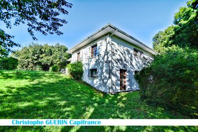 Maison - 220 m² - 10 pièces