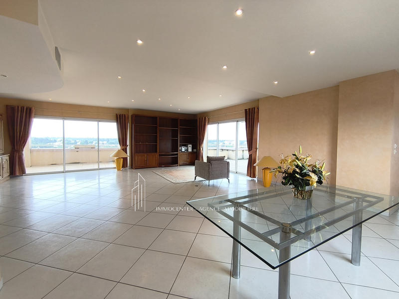 Appartement - 160 m² - 4 pièces