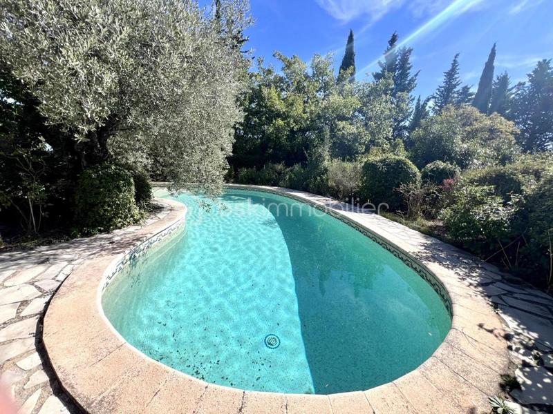 Maison traditionnelle - 187 m² - 7 pièces