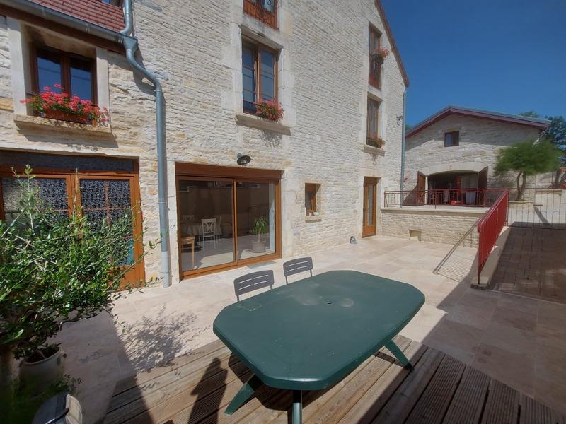 Maison traditionnelle - 262 m² - 6 pièces