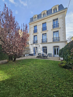 Appartement - 159 m² - 5 pièces