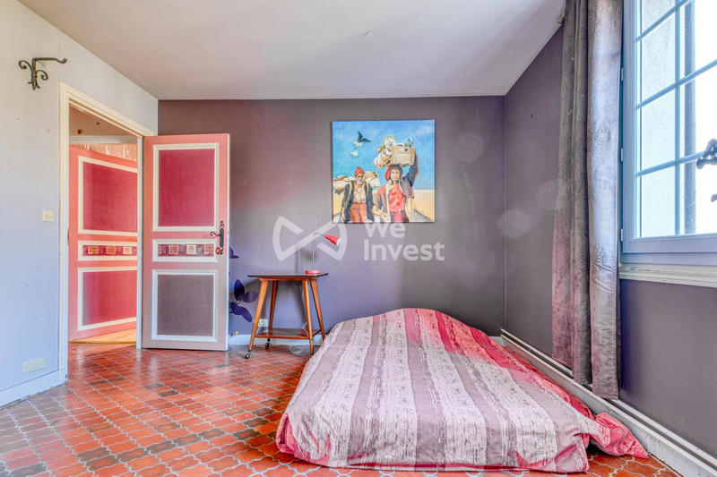 Maison traditionnelle - 270 m² - 10 pièces