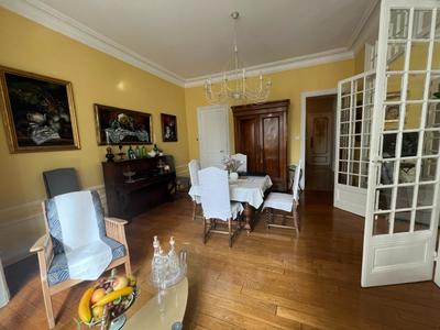 Maison - 263 m² - 10 pièces