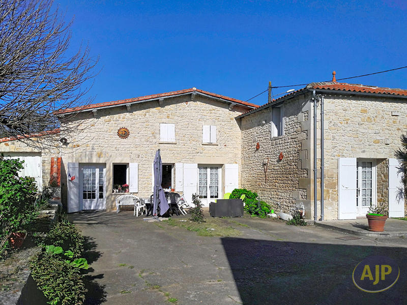 Maison - 220 m² - 9 pièces