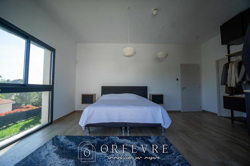 Maison - 200 m² - 8 pièces