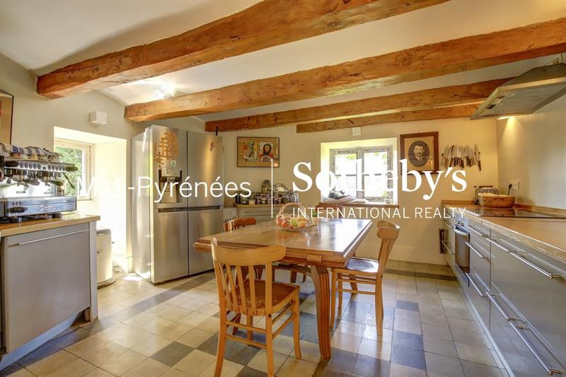 Château - 1 200 m² - 35 pièces