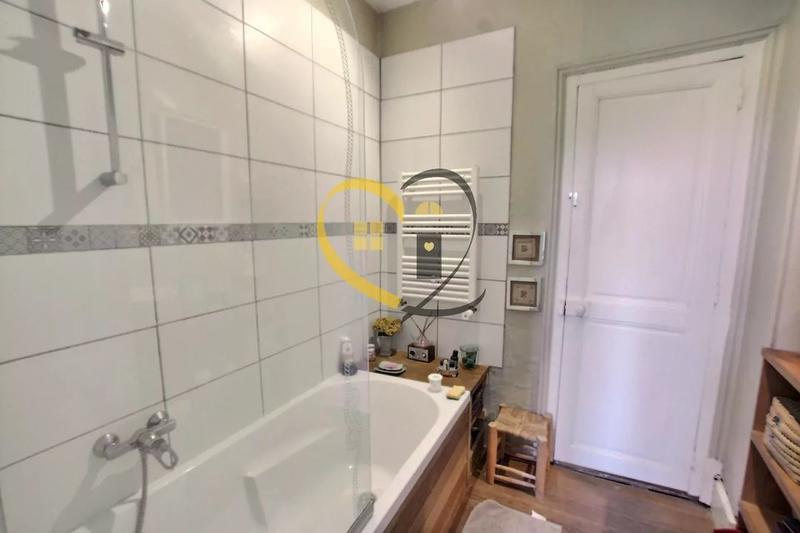 Maison bourgeoise - 222 m² - 8 pièces