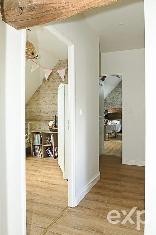 Maison - 330 m² - 13 pièces