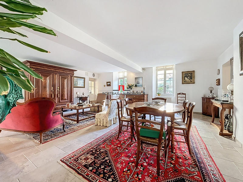 Maison - 251 m² - 5 pièces