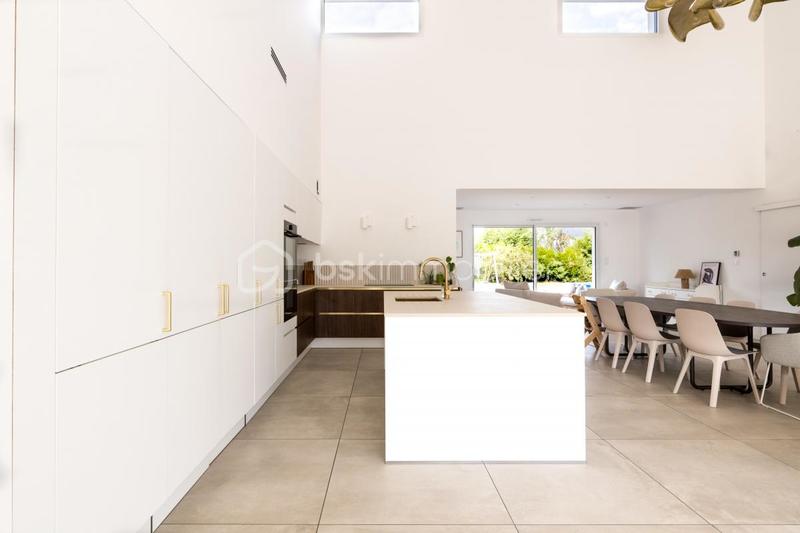 Maison - 196 m² - 7 pièces