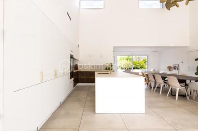 Maison - 196 m² - 7 pièces