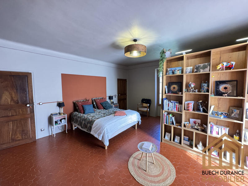 Maison - 245 m² - 12 pièces