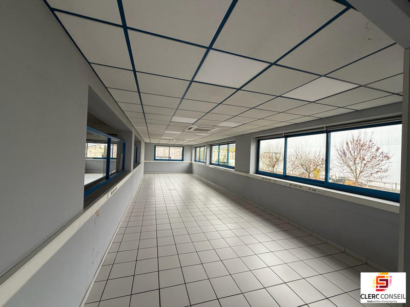 Local d'activités - 3 105 m²