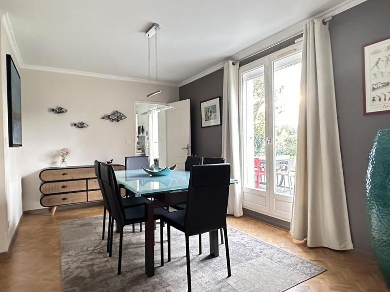 Maison - 210 m² - 9 pièces