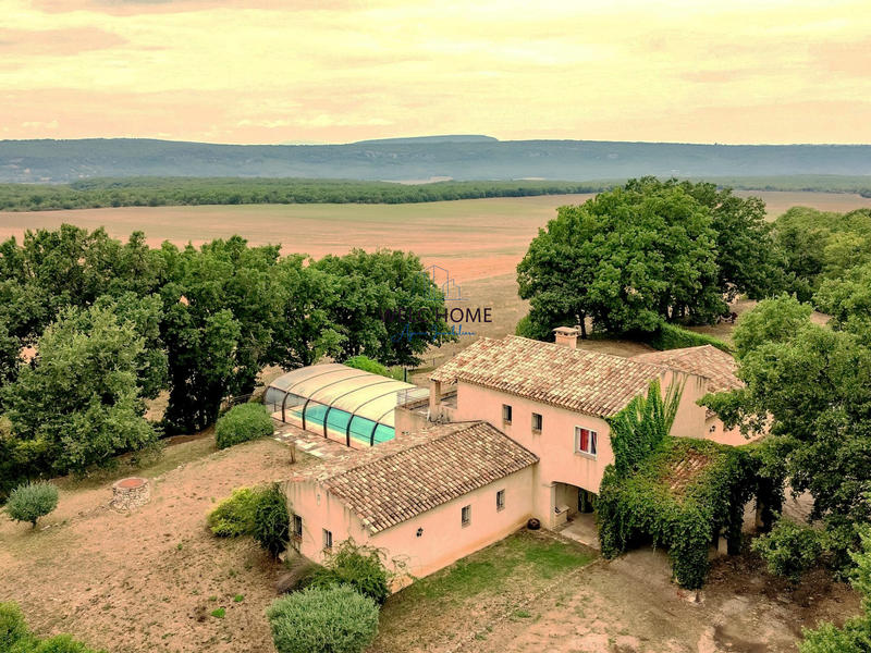 Villa - 250 m² - 9 pièces