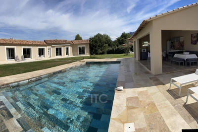 Villa - 220 m² - 5 pièces