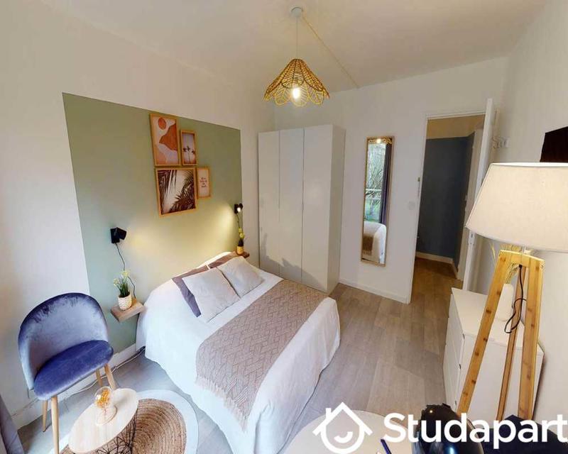 Chambre - 70 m² - 1 pièce