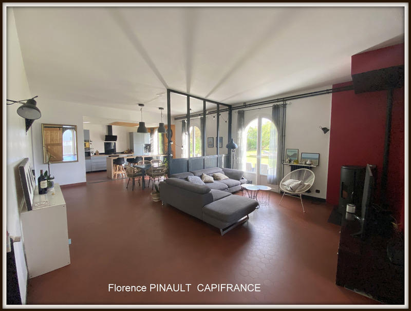 Maison - 219 m² - 8 pièces