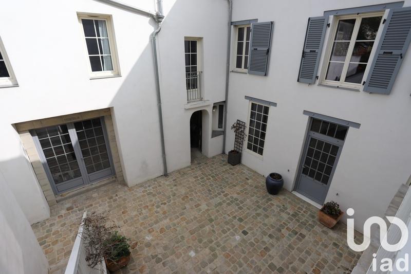 Maison - 270 m² - 10 pièces