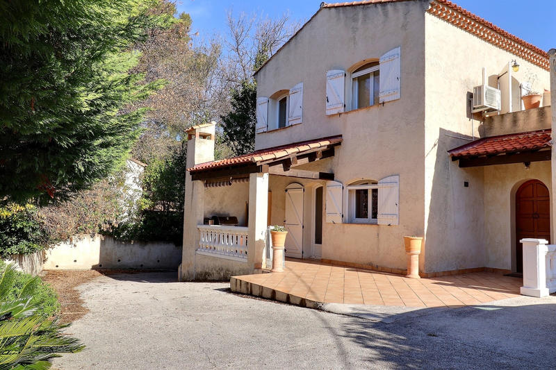 Maison - 180 m² - 5 pièces