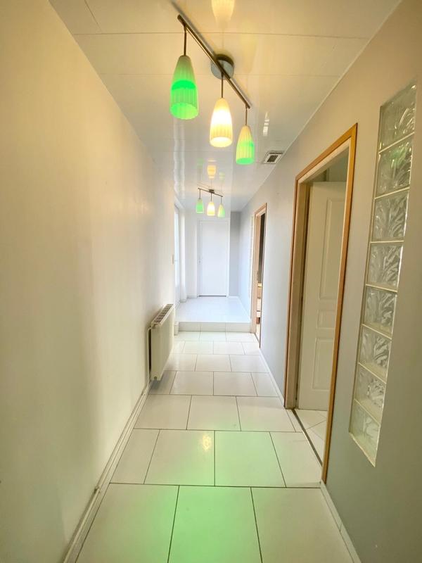 Maison - 176 m² - 10 pièces