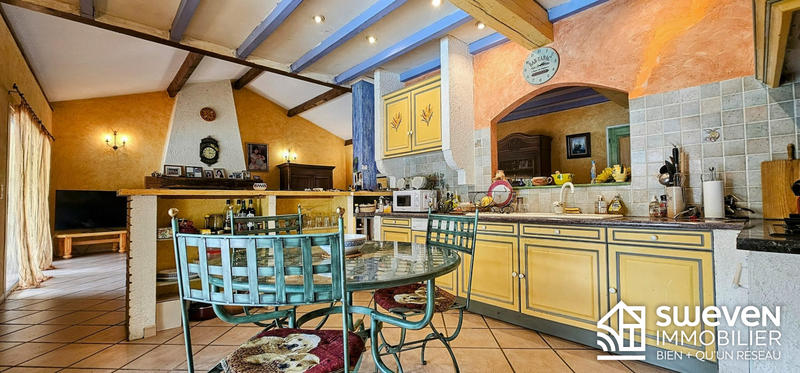 Maison traditionnelle - 202 m² - 7 pièces