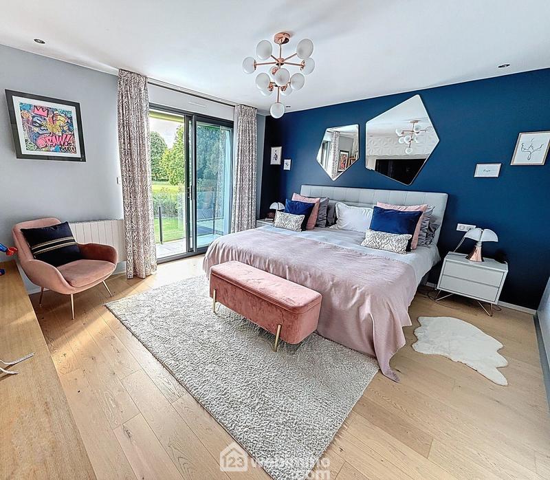 Maison - 230 m² - 7 pièces