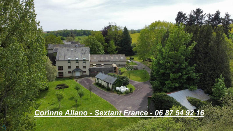 Maison - 1 528 m² - 40 pièces