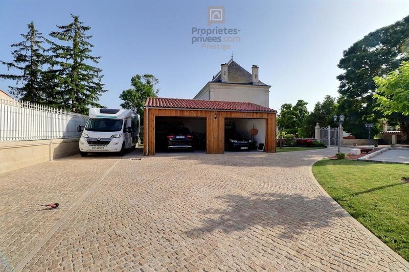 Demeure - 380 m² - 13 pièces