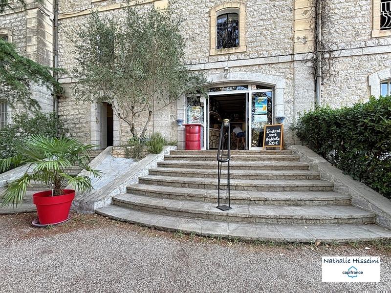 Fonds de commerce - 832 m²