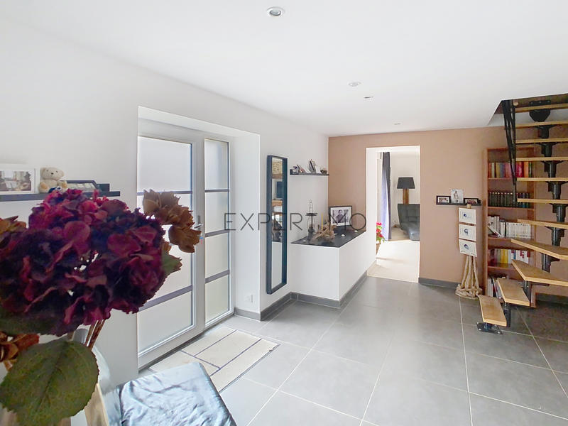 Maison - 184 m² - 9 pièces