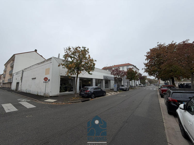 Parking / Garage - 750 m²