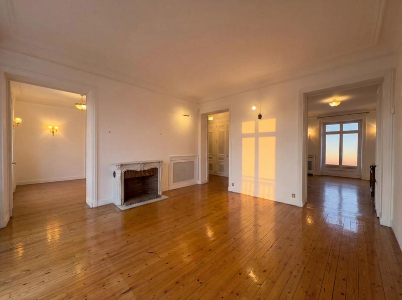 Appartement - 239 m² - 6 pièces