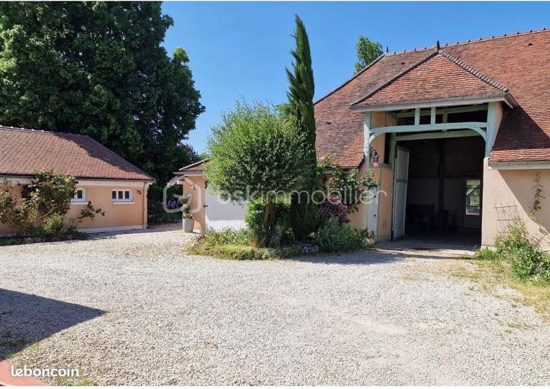 Demeure - 225 m² - 6 pièces