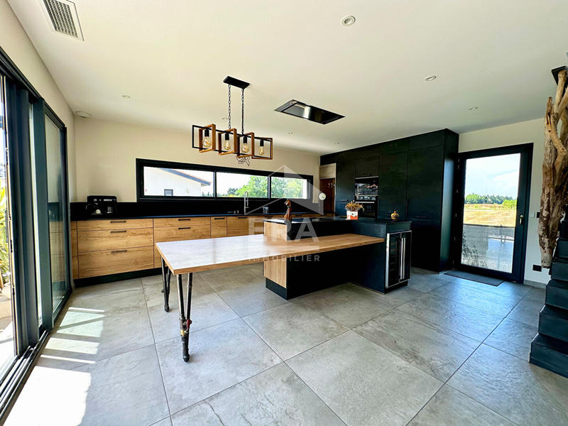 Maison - 142 m² - 6 pièces