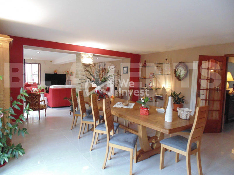 Maison - 327 m² - 10 pièces
