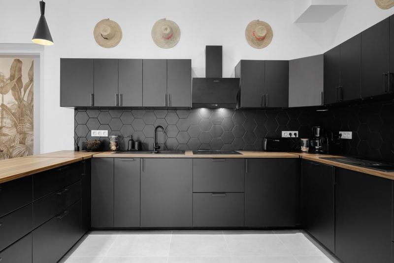 Maison - 250 m² - 12 pièces