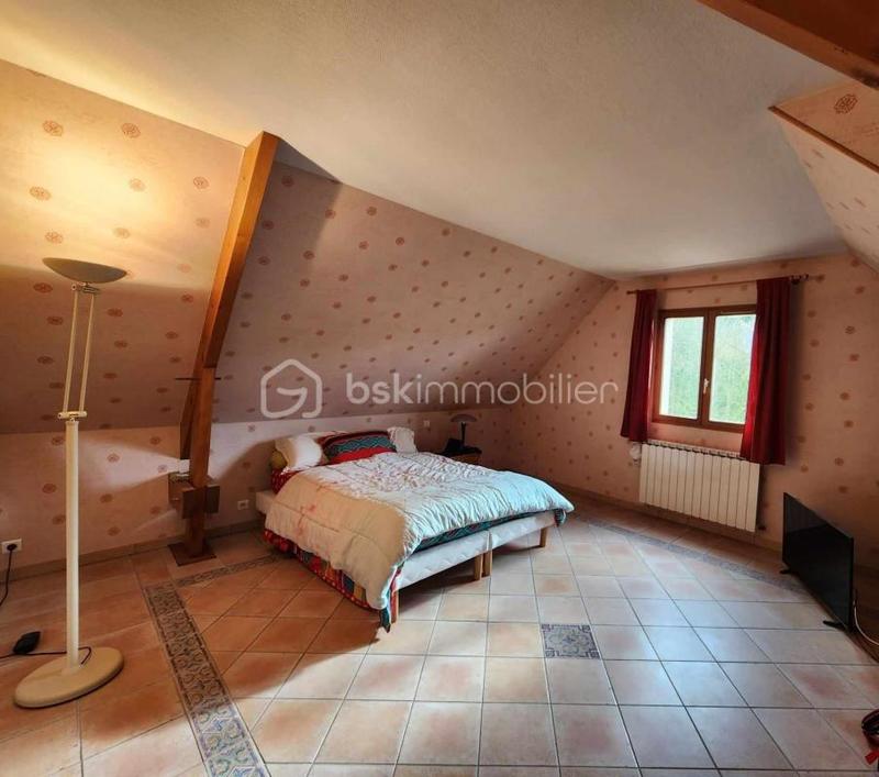 Maison traditionnelle - 230 m² - 7 pièces