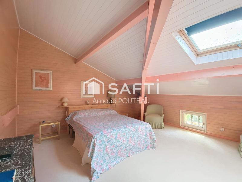 Propriété - 255 m² - 8 pièces