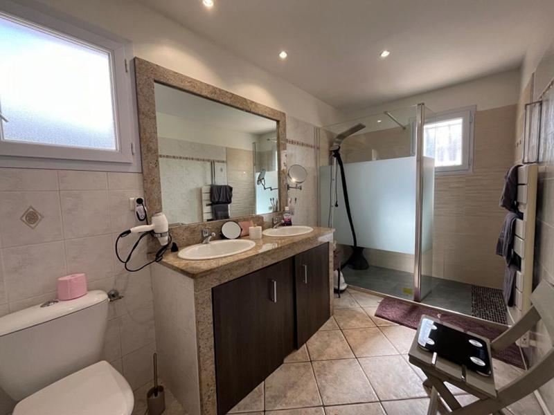 Maison - 210 m² - 8 pièces