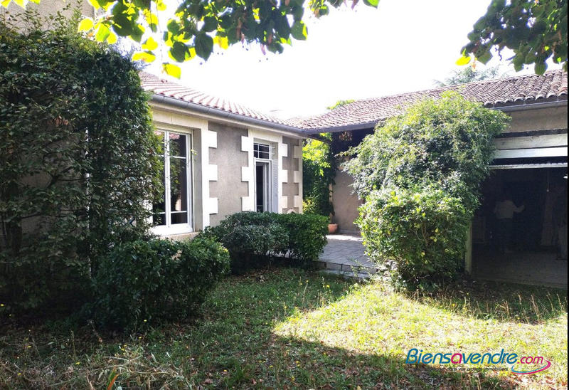 Maison - 226 m² - 8 pièces